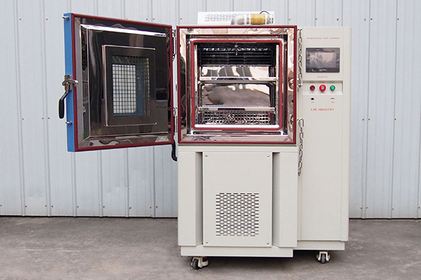 Камеры теста батареи против общих экологических камер