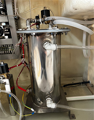 Salt_spray_corrosion_test_chamber10.jpg