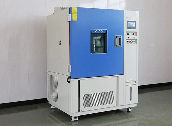 Является ли камера для измерения температуры и влажности крупным потребителем энергии в лаборатории?